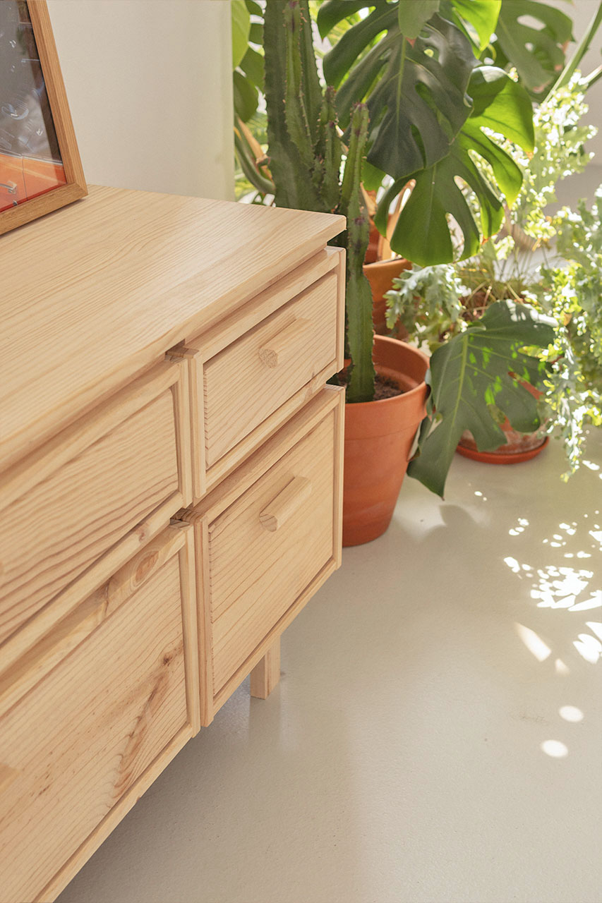 Imagen de ambiente 2 para:C&oacute;moda de madera natural